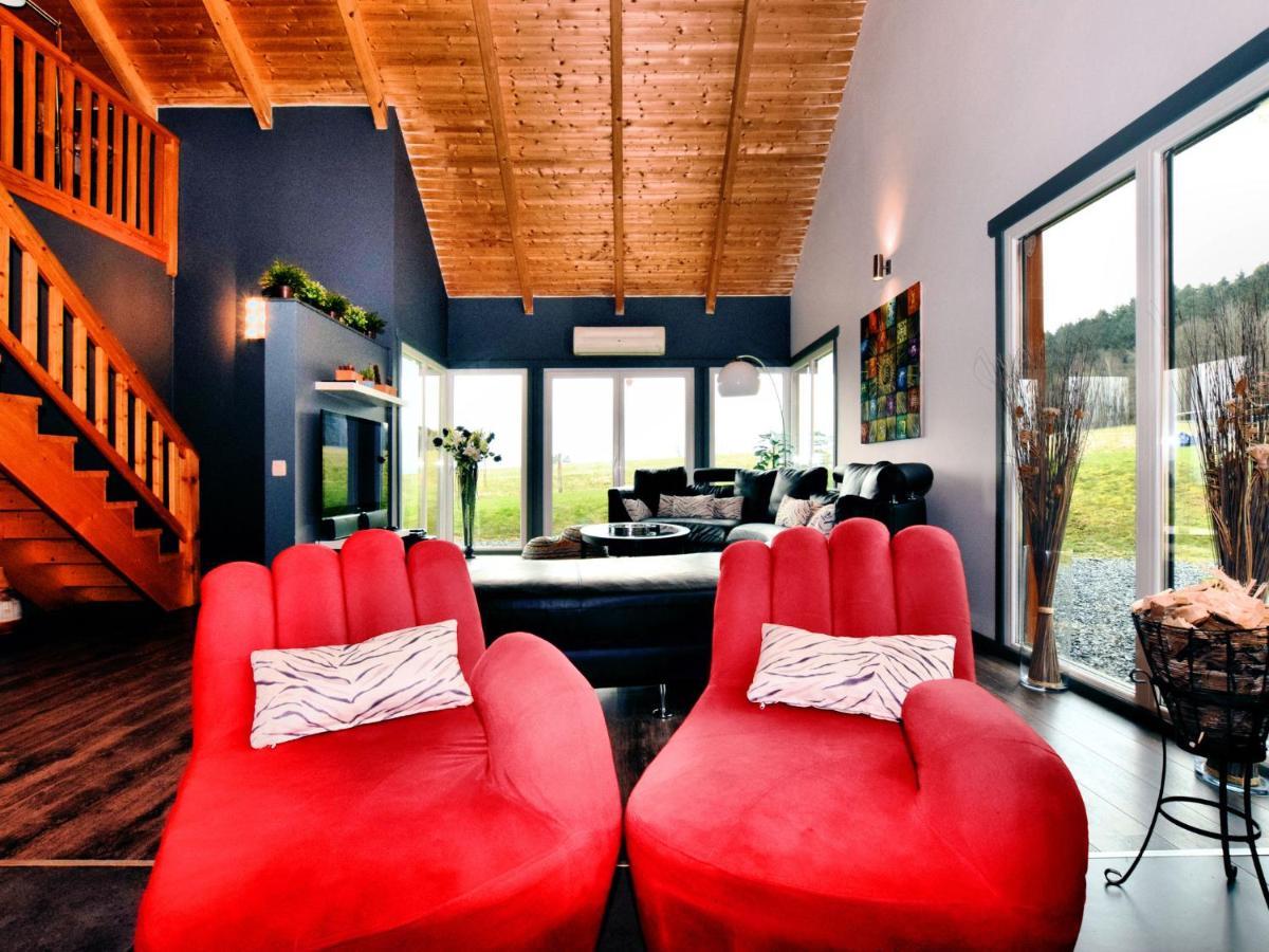 Beautiful Villa With Heated Outdoor Pool Manhay 외부 사진