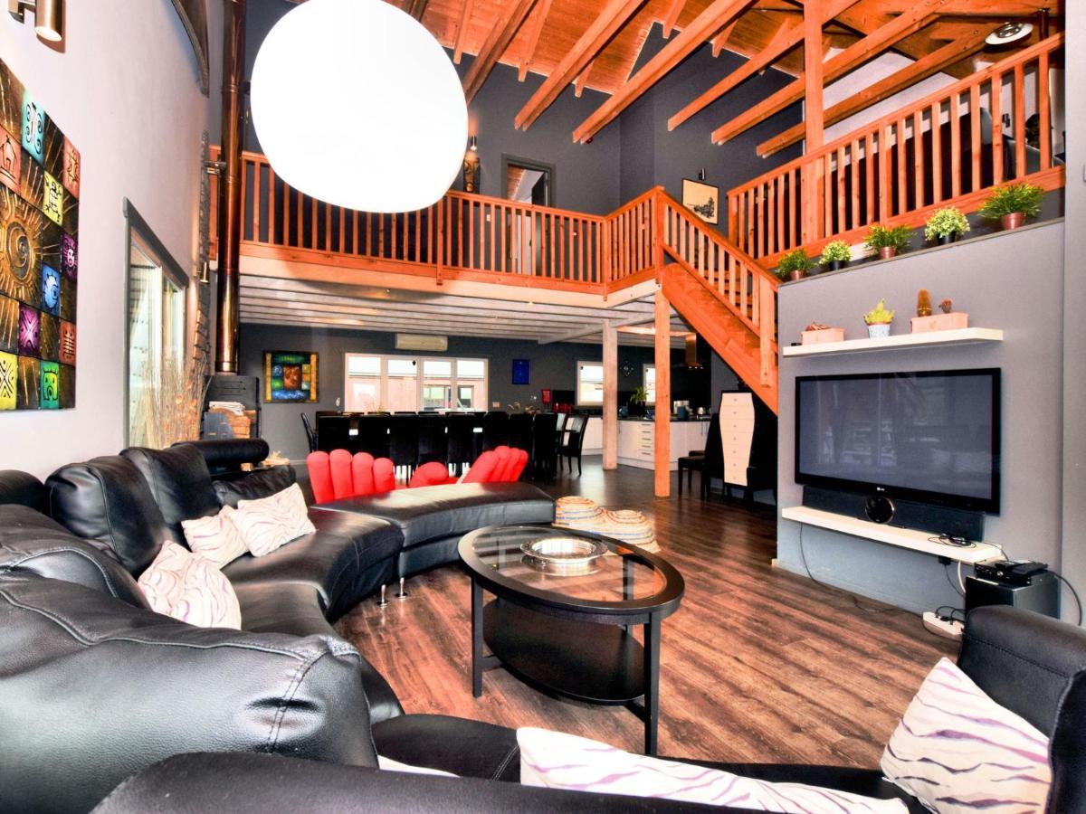 Beautiful Villa With Heated Outdoor Pool Manhay 외부 사진
