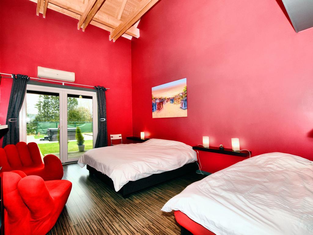 Beautiful Villa With Heated Outdoor Pool Manhay 외부 사진